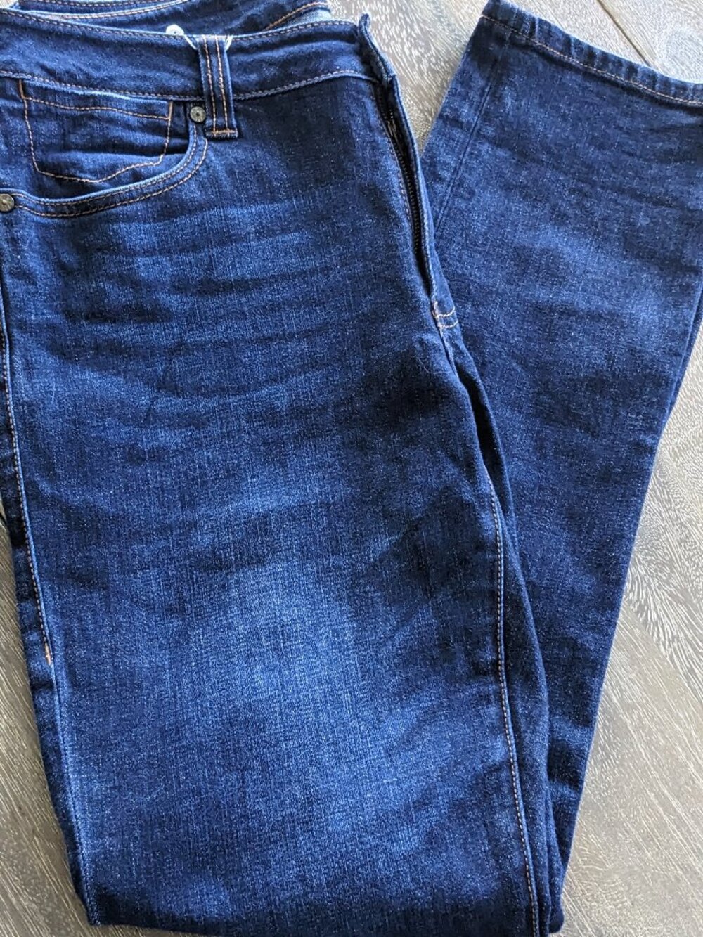 cabi jeans, High Straight, Dark Wash, Lightly Distressed Denim Blue Jeans Size 6